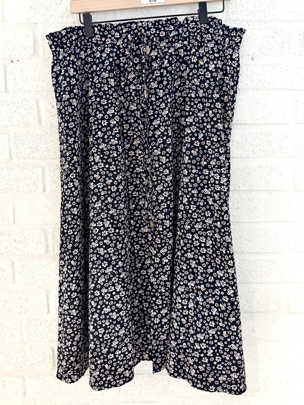 2XL Plus-Size Black Floral Midi Skirt w/ Wooden Buttons